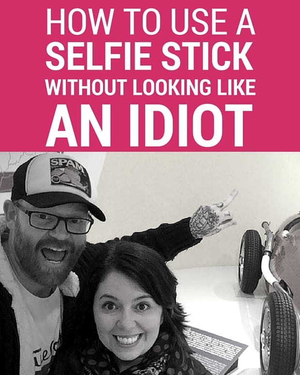 How to Use a Selfie Stick Without Looking