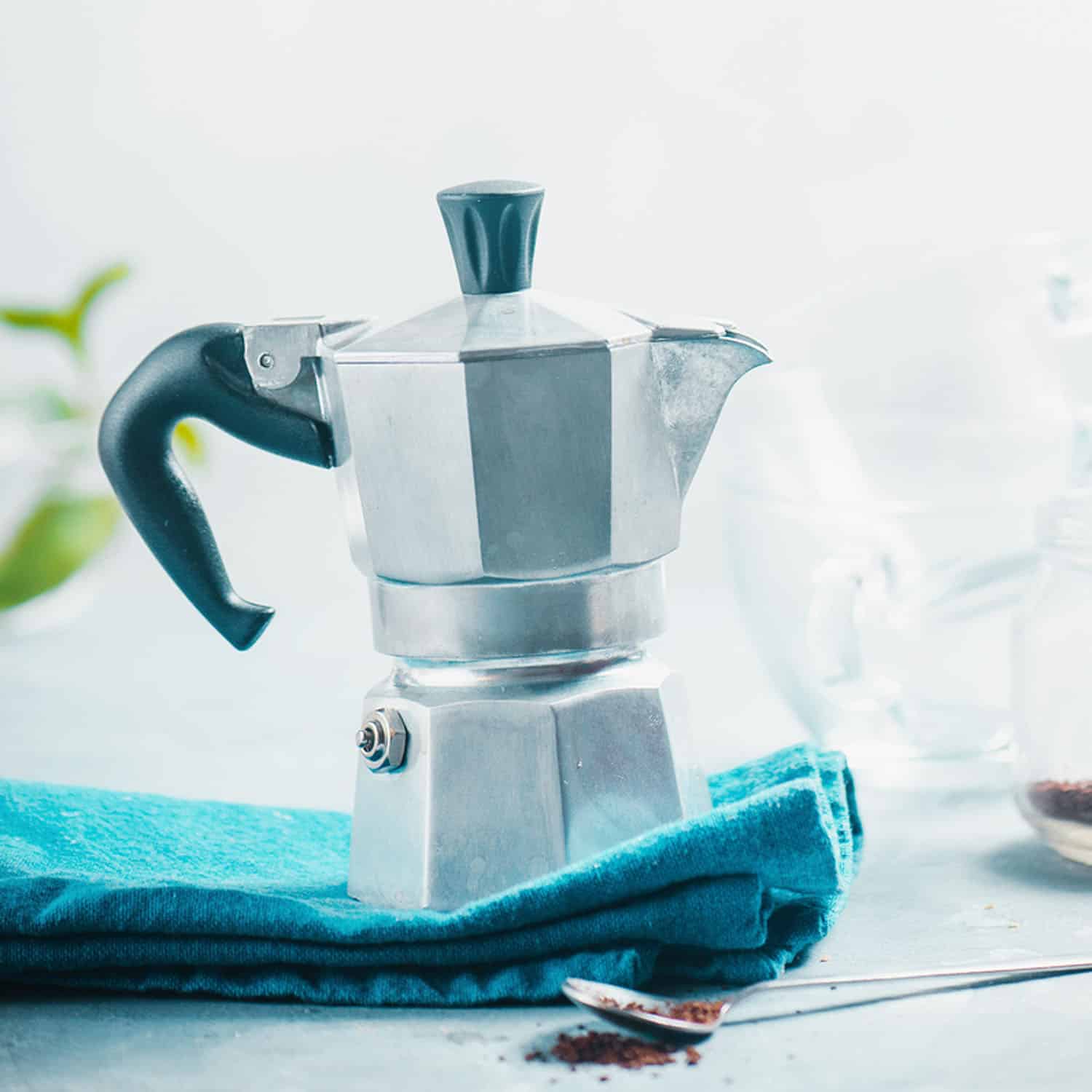 START YOUR SLOW BAR CAFE WITH MOKA POTS: RECIPES FOR CLASSIC HOT