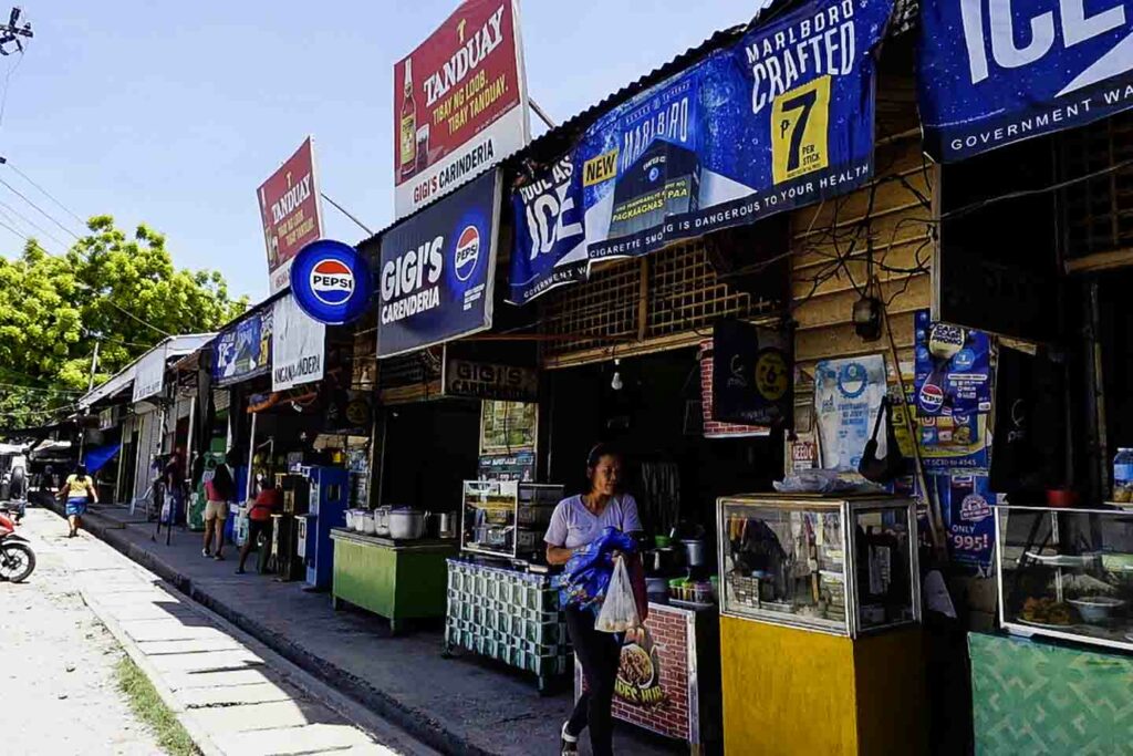 Oslob Public Market carenderias