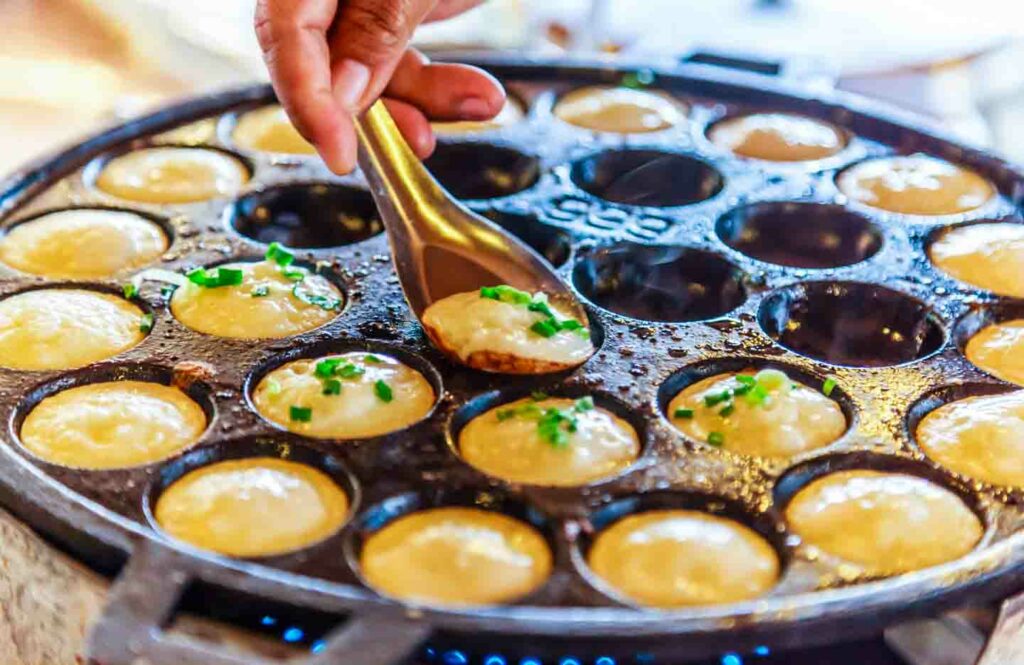 Khanom Krok Nuea, mini pancakes a common chiang mai foods