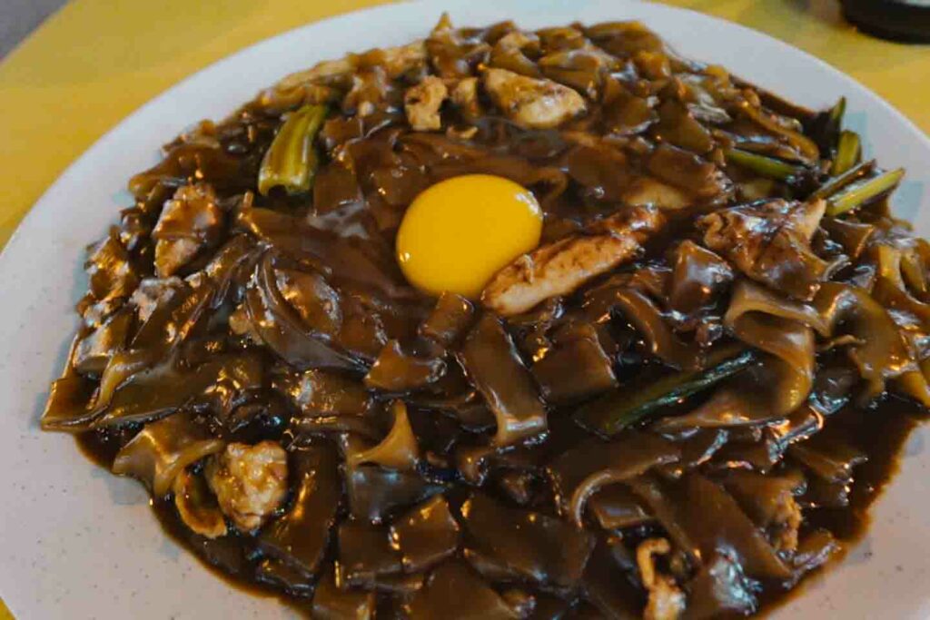 Ipoh hor fun moonlight noodles on table