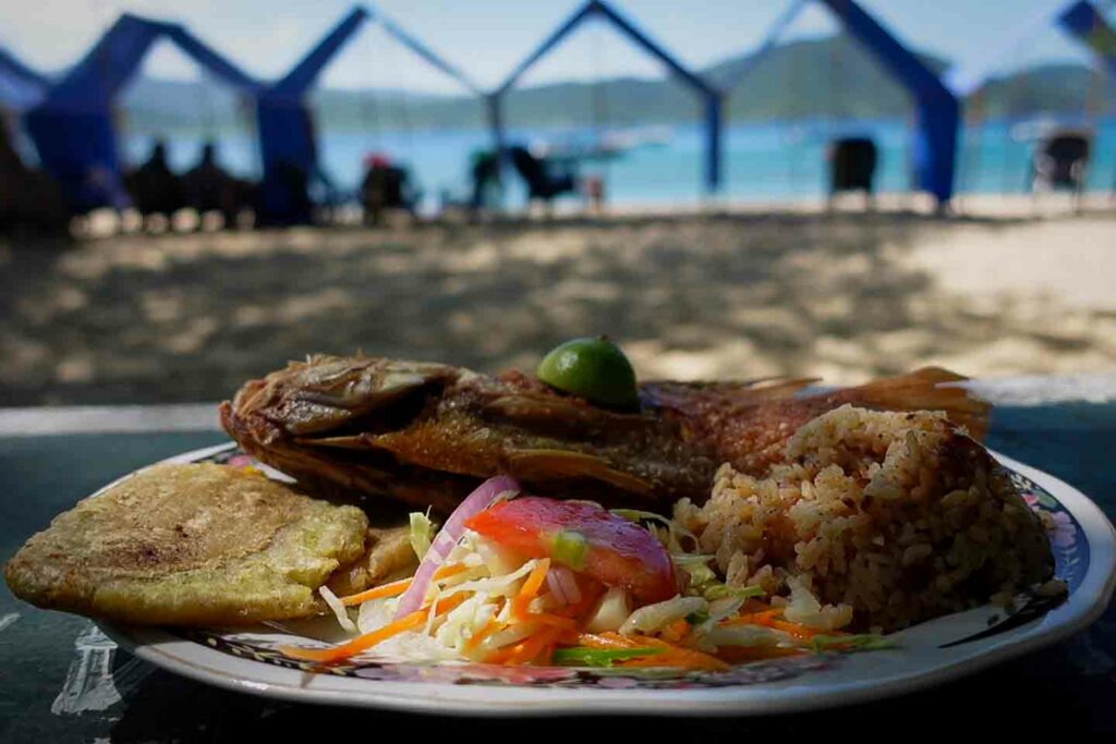 playa cristal fish lunch santa marta colombia