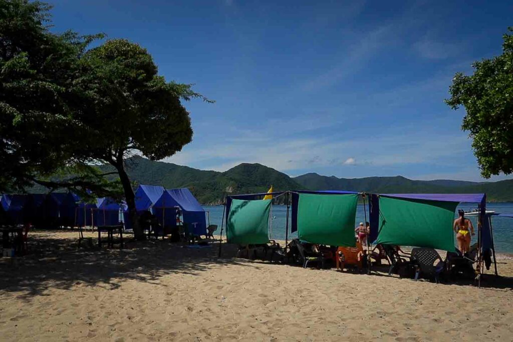 playa cristal rent tents Colombia