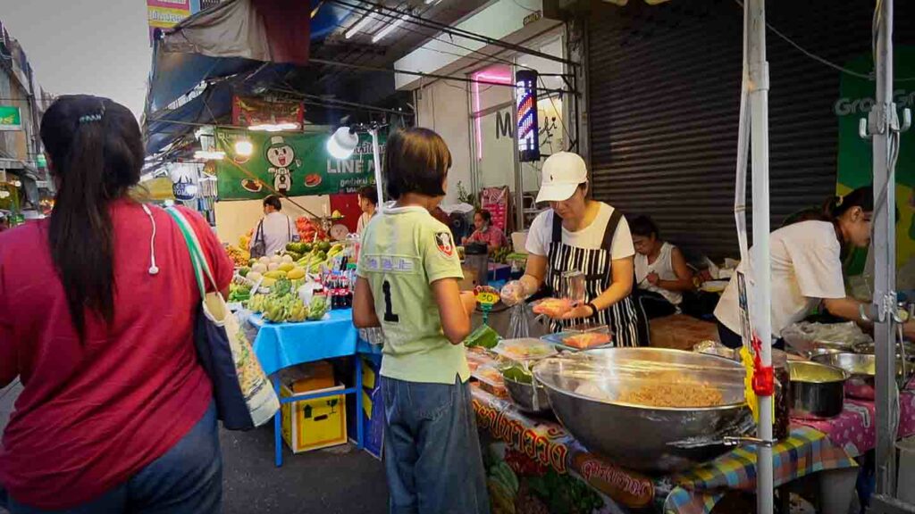 Street food vendors at Soi 77/1 in Bangkok