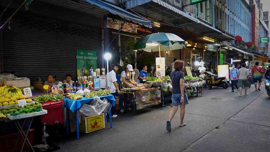 Street food vendors at soy 77/1 in Bangkok